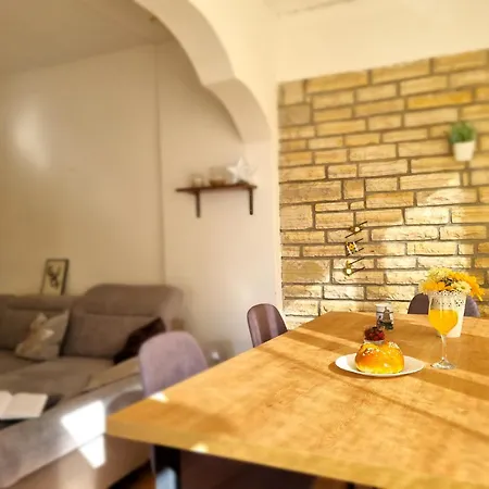 Jelena 1 * Biograd Na Moru